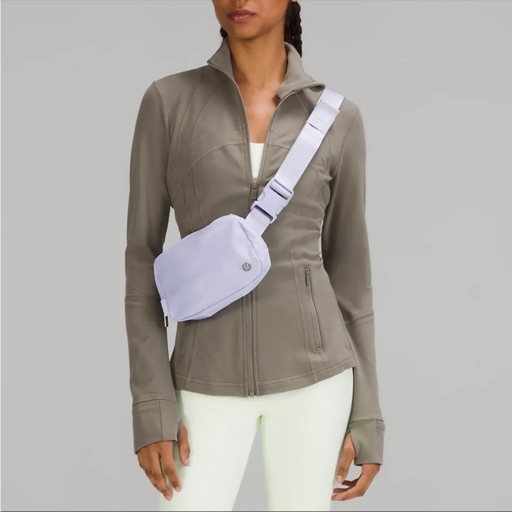 NWT Lululemon pastel powder blue looks periwinkle/lilac 1L‎ everywhere be…